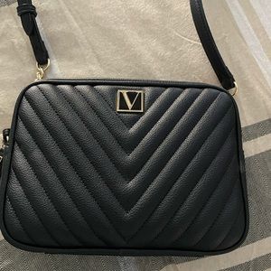Victoria Top Zip Crossbody